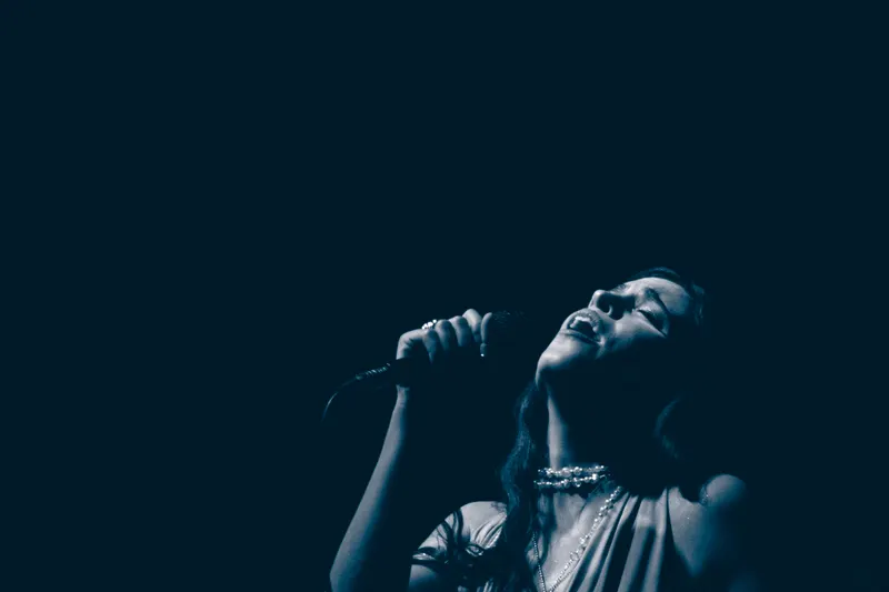 Abril Olivera live