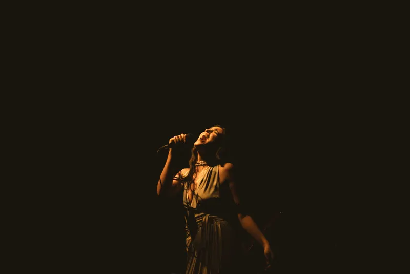 Abril Olivera live