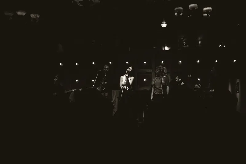 Abril Olivera live